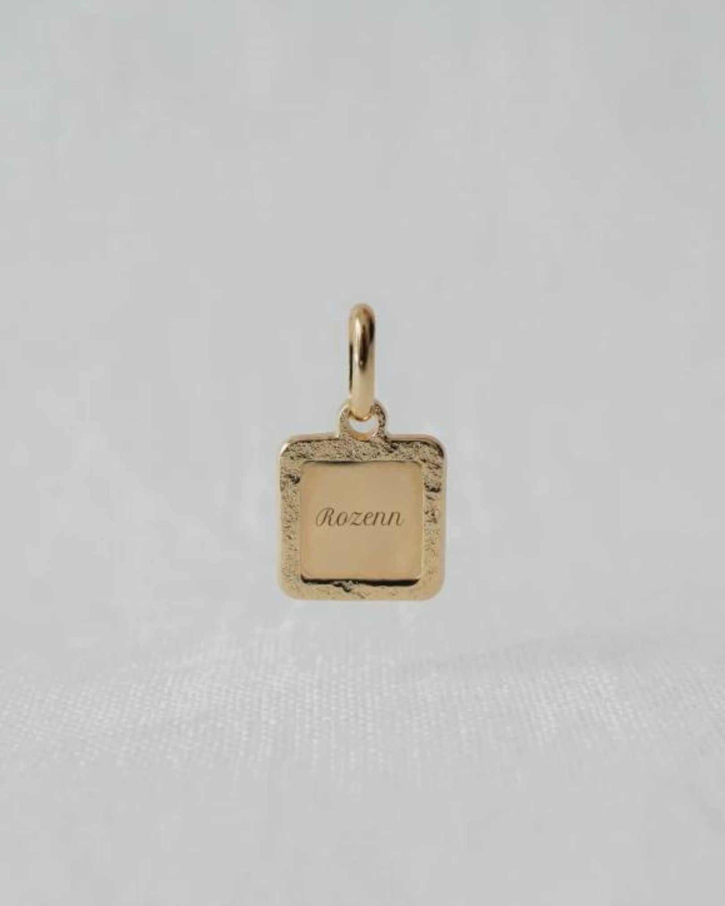 Médaille Alice martelé plaqué or jaune
