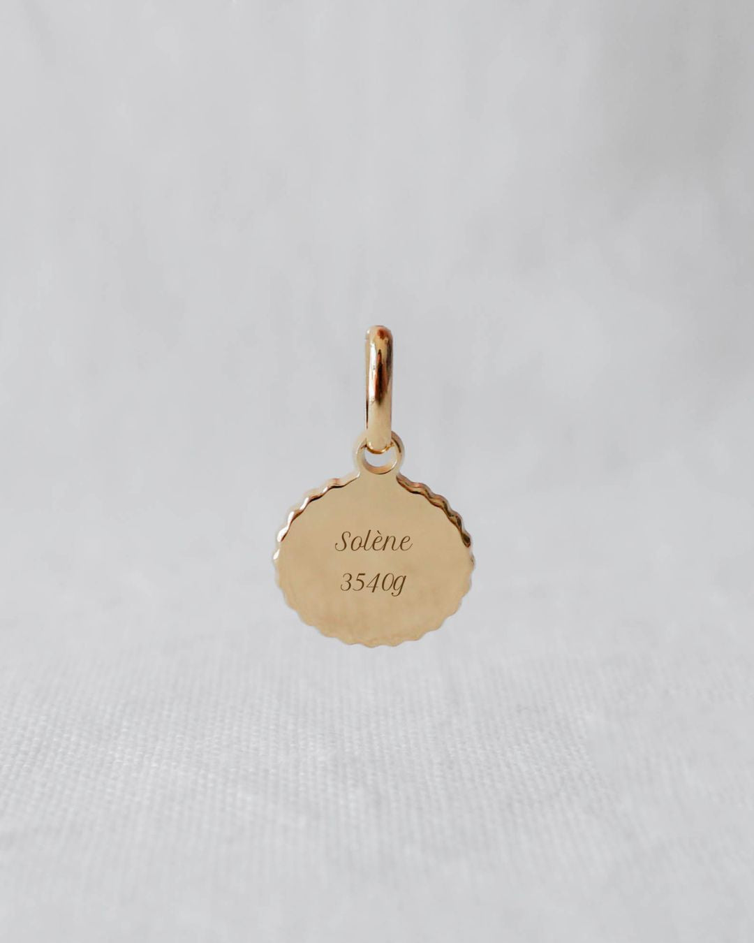 Médaille Madeleine canelé enfant plaqué or jaune