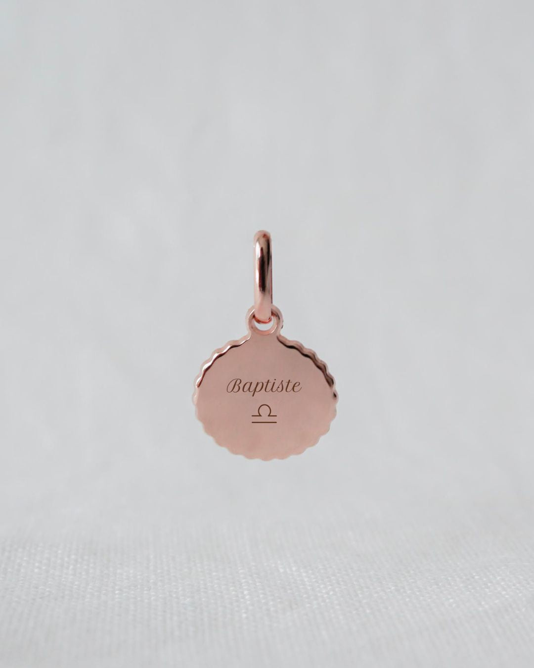 Médaille Madeleine canelé enfant plaqué or rose