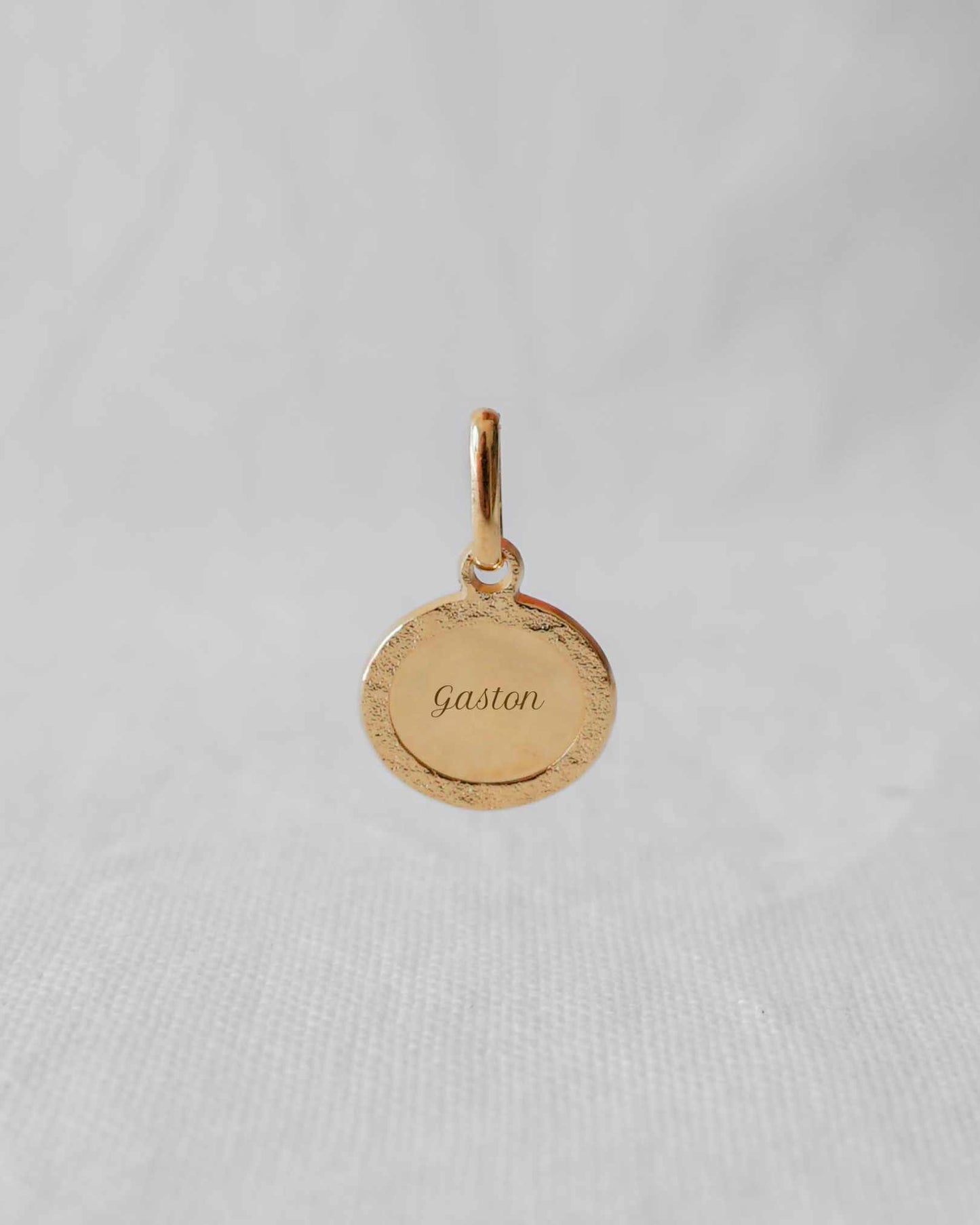 Médaille Madeleine martelé plaqué or jaune