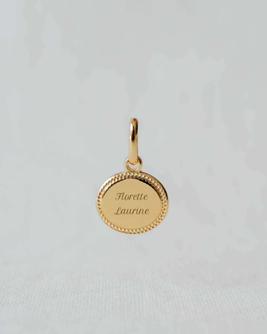 Médaille Madeleine perlé enfant plaqué or jaune