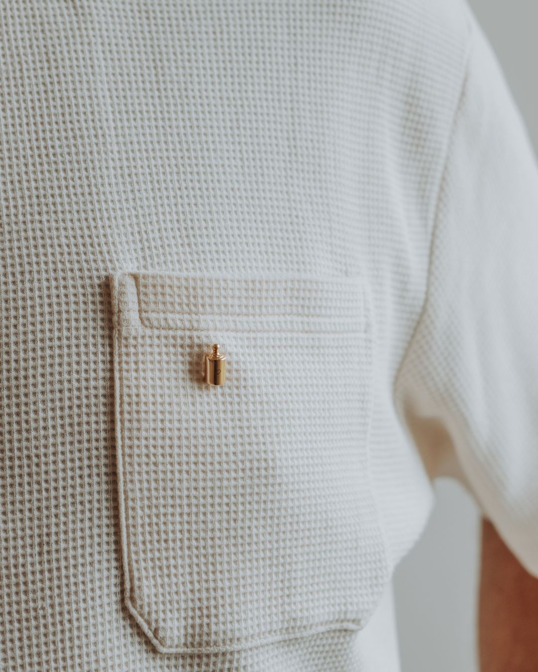 Pin's Mon Petit Poids homme doré or jaune