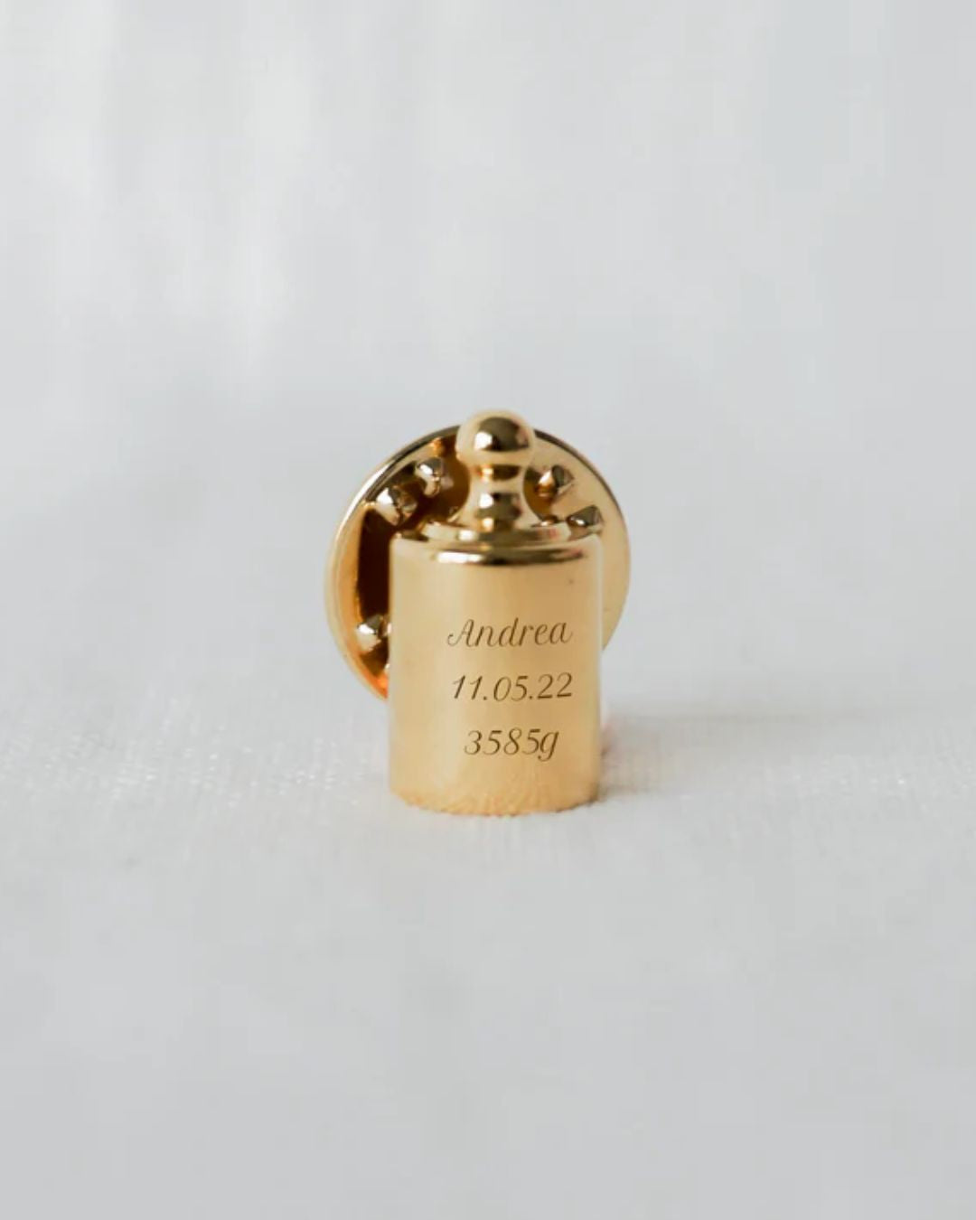 Pin's Mon Petit Poids homme doré or jaune