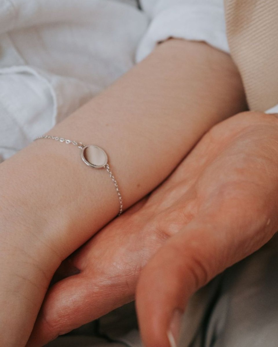 Bracelet médaille Madeleine enfant argenté rhodié - Mon Petit Poids