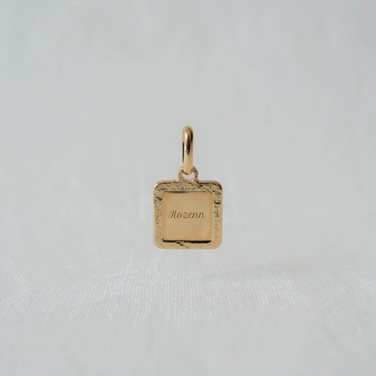 Médaille Alice martelé homme plaqué or jaune - Mon Petit Poids