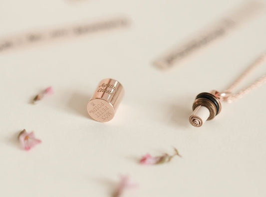 Créer un bijou souvenir d’amour, aussi discret que puissant - Mon Petit Poids