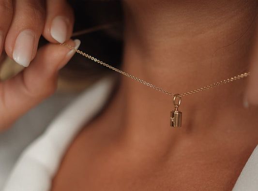 Émotion, des bijoux personnalisés en or 18 carats aux finitions raffinées - Mon Petit Poids