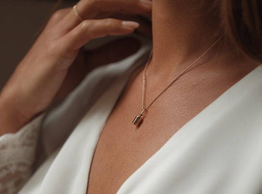Jaune, blanc ou rose : quelle couleur choisir pour votre pendentif en or ? - Mon Petit Poids