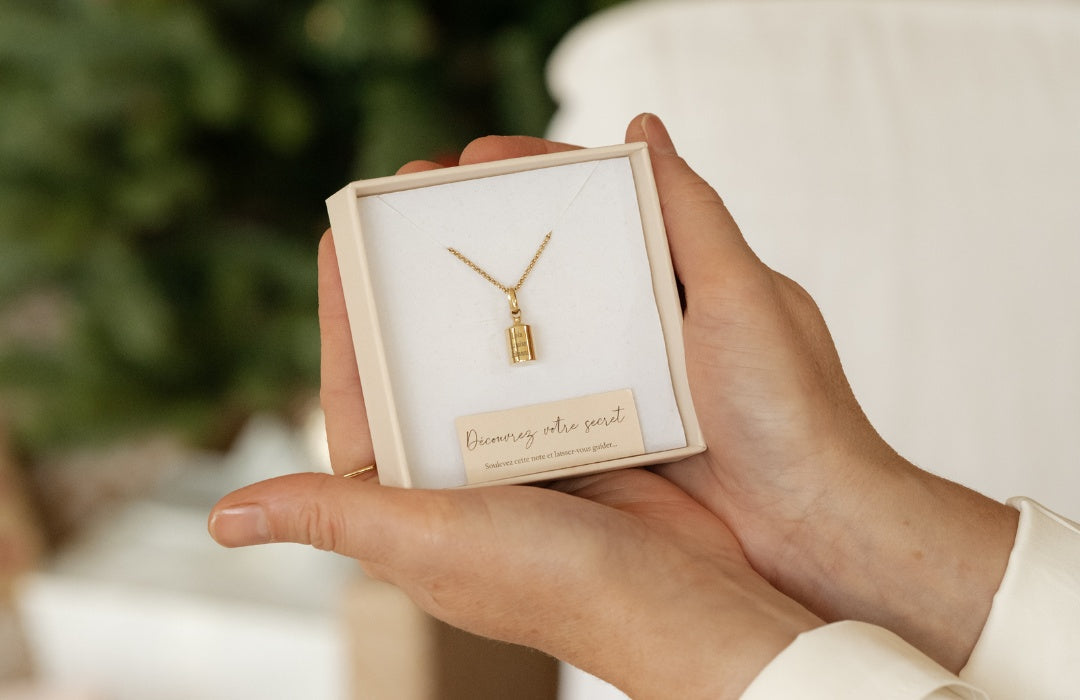 Collier Mon Petit Secret à offrir à Noël dans son écrin