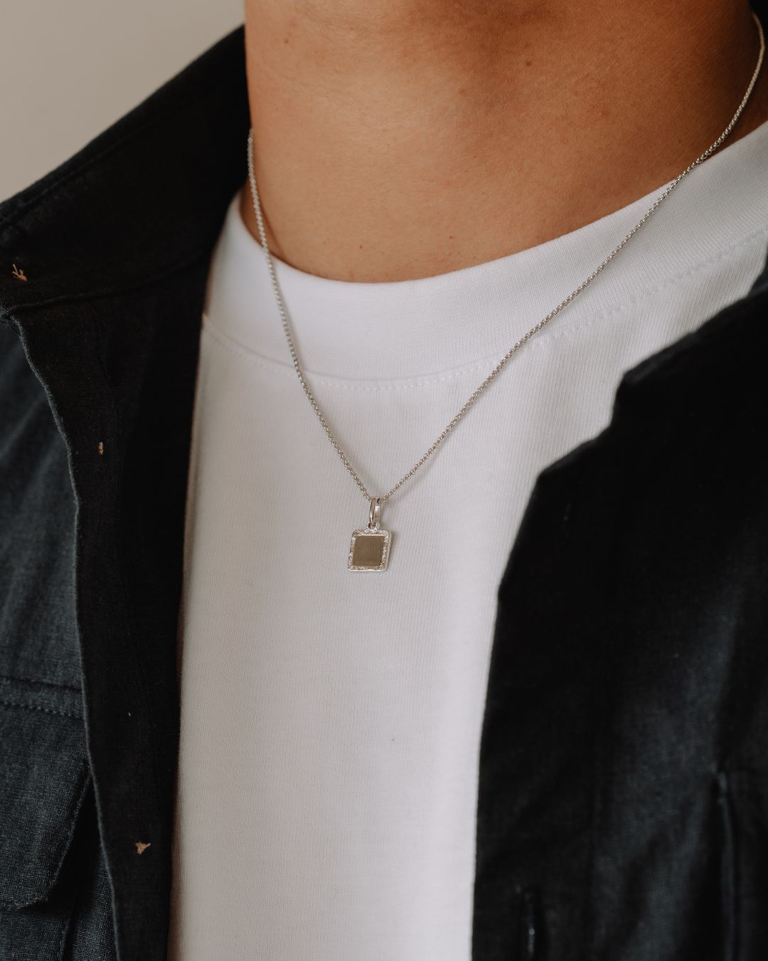 Collier Alice martelé homme argenté rhodié