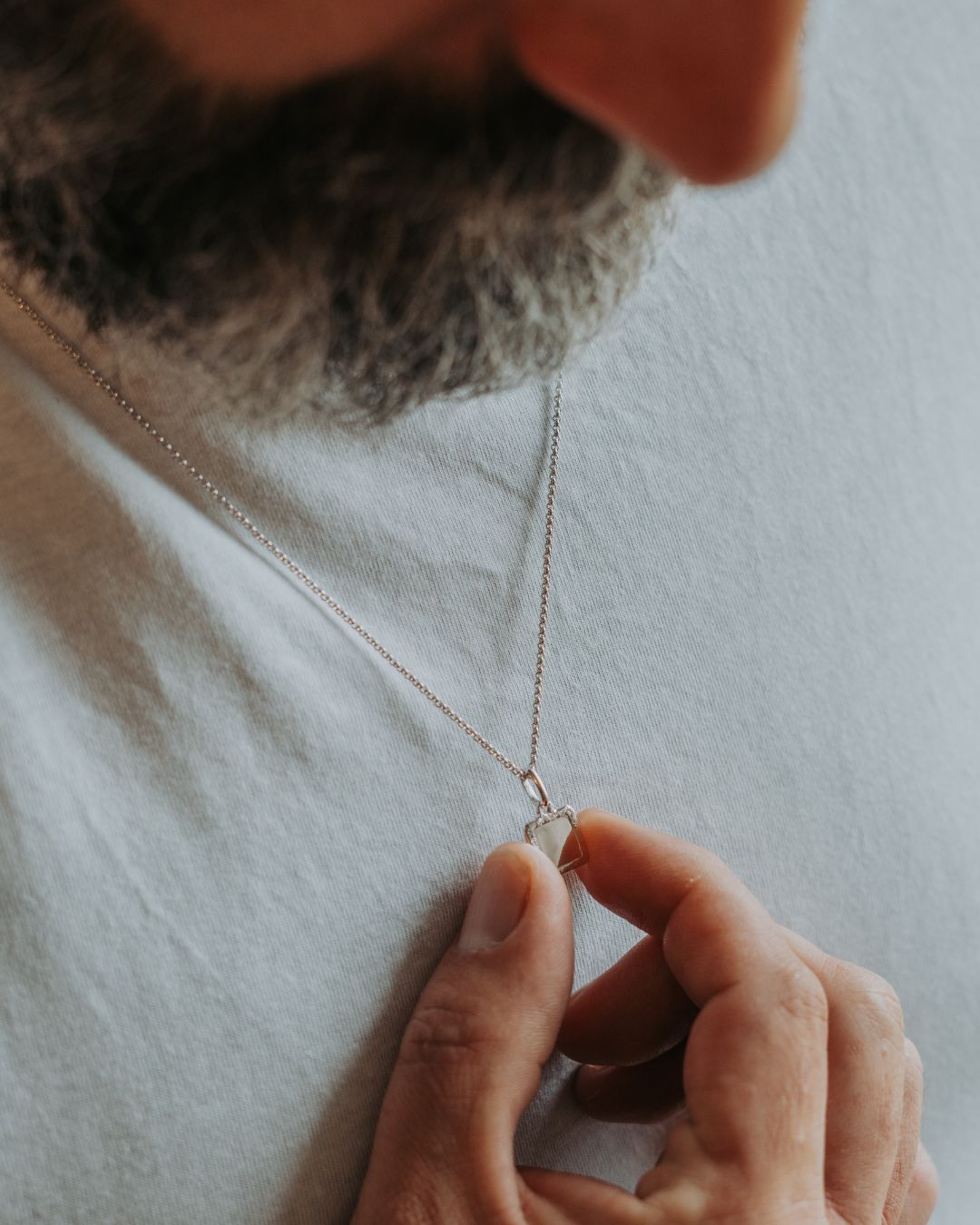 Collier Alice martelé homme argenté rhodié