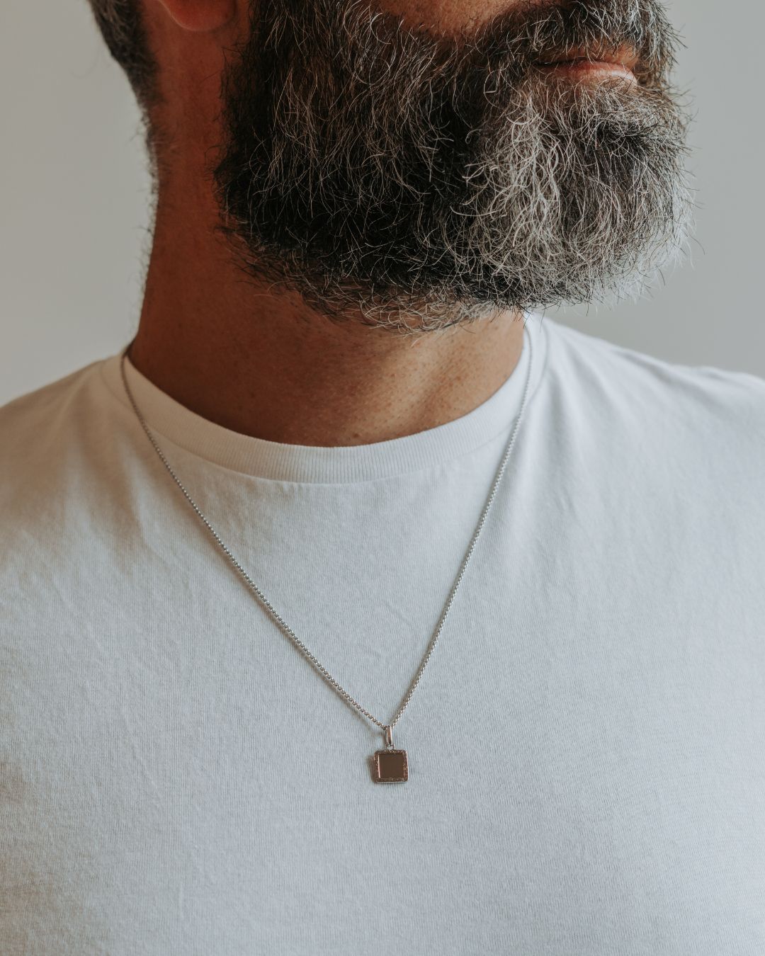 Collier Alice martelé homme argenté rhodié