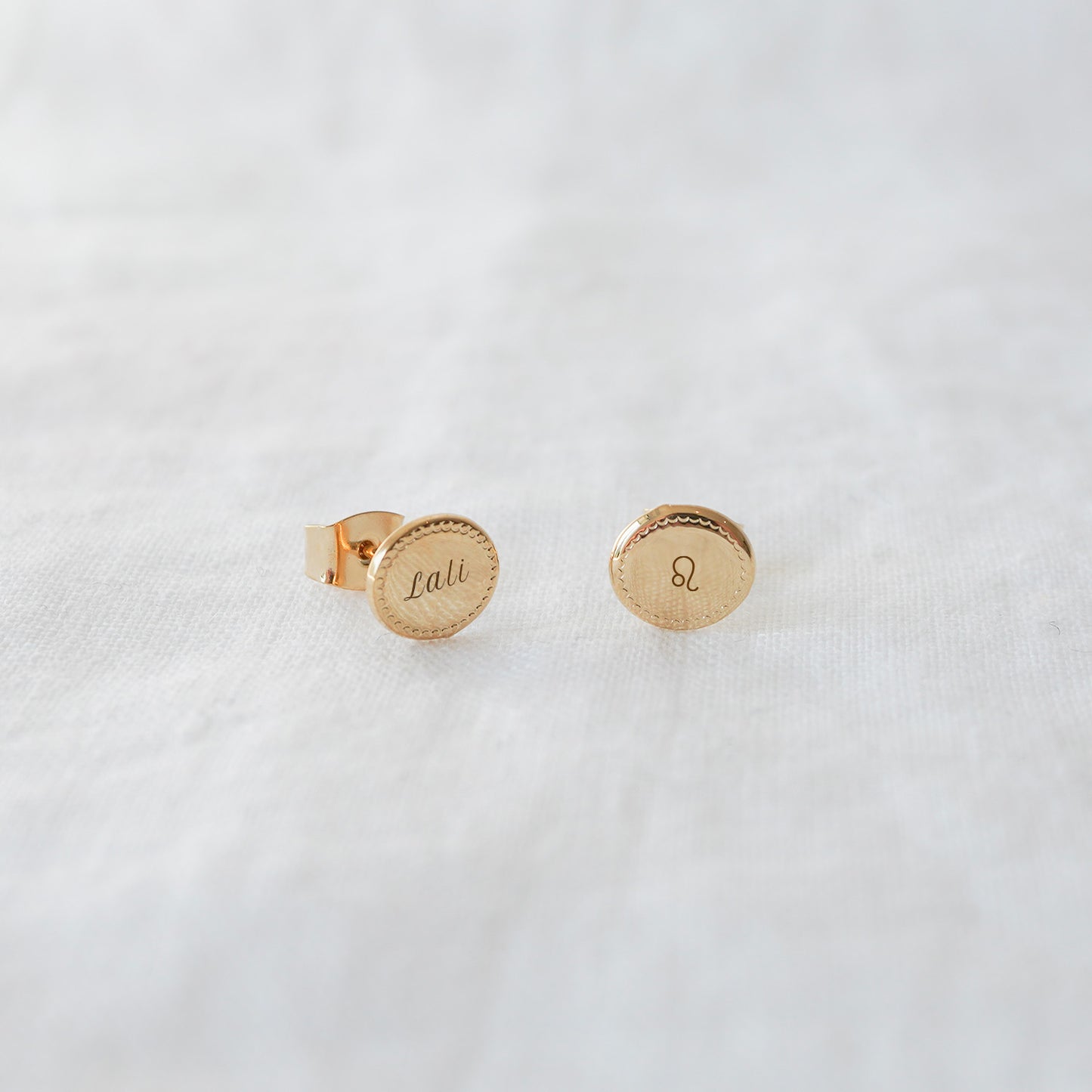 Puces d'oreilles Madeleine perlé enfant plaqué or jaune