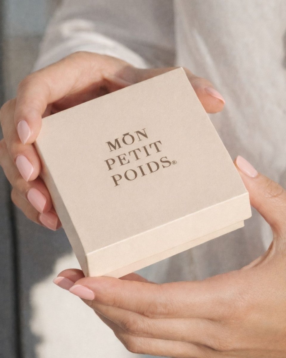 Ecrin Mon Petit Poids beige avec le logo doré