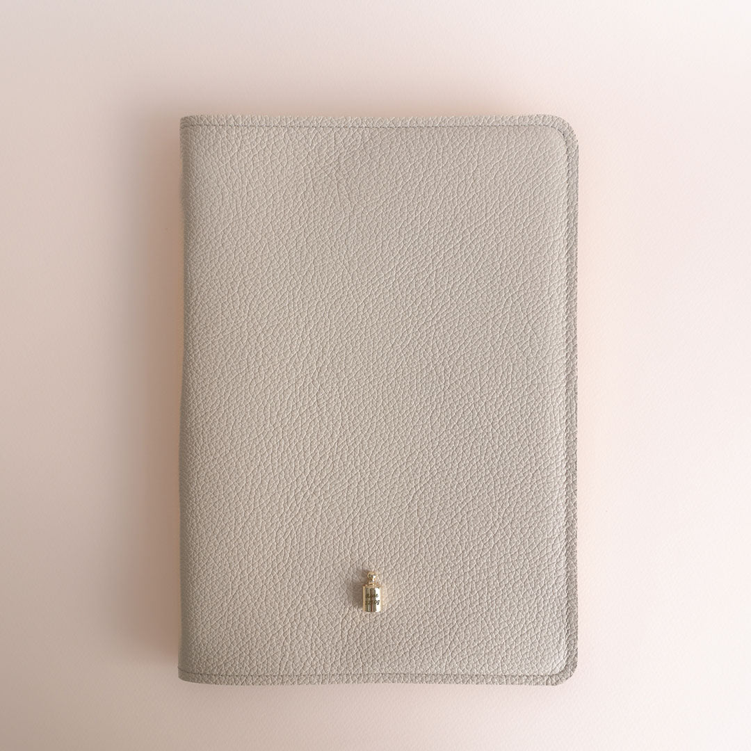 Protège carnet personnalisé nude doré or jaune - Mon Petit Poids