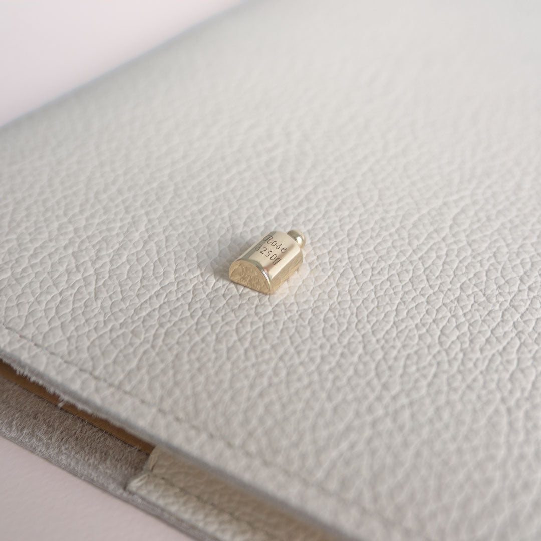 Protège carnet personnalisé nude doré or jaune - Mon Petit Poids