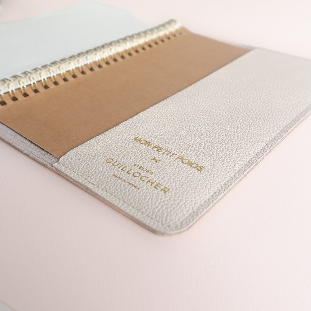 Protège carnet personnalisé nude doré or jaune - Mon Petit Poids