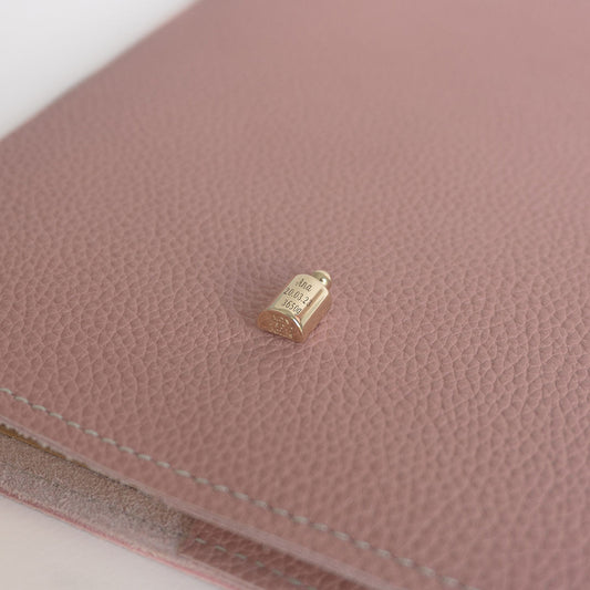 Protège carnet personnalisé vieux rose doré or jaune - Mon Petit Poids