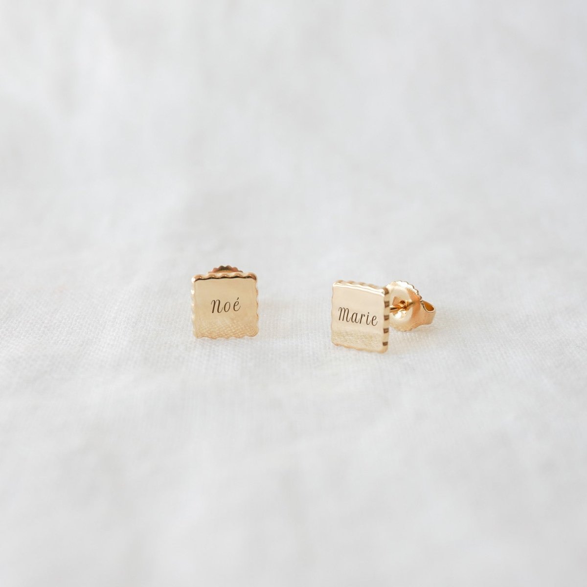 Puces d'oreilles Alice canelé plaqué or jaune - Mon Petit Poids